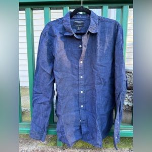 Banana Republic Men’s long sleeve blue linen shirt NWOT